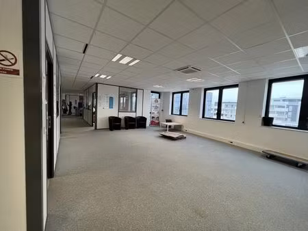 location bureaux 300 m² à 534 m²