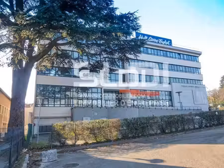 location bureaux 215 m² à 899 m²