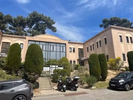 location bureaux 65 m²