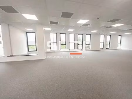 location bureaux 146 m² à 1 521 m²