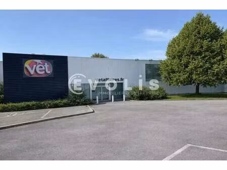 location commerce 710 m²