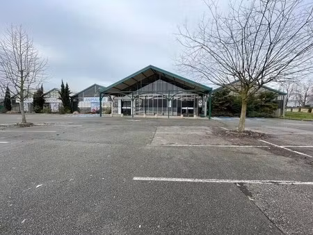 vente commerce 4 687 m²