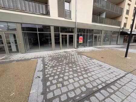 location commerce 210 m²