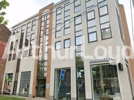 location commerce 168 m²