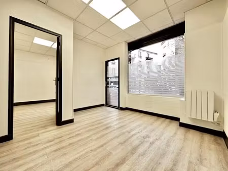 location commerce 75 m²