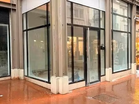 location commerce 100 m²