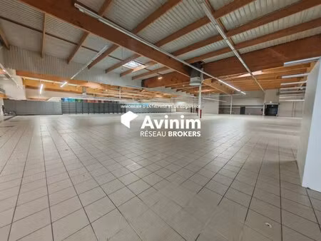 location commerce 1 250 m²