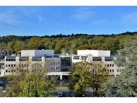 location bureaux 15 m² à 2 244 m²