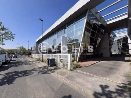 location bureaux 944 m²