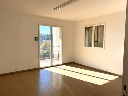 location bureaux 82 m²