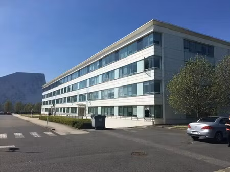 location bureaux 695 m² à 2 203 m²