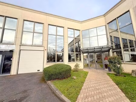 location bureaux 160 m² à 587 m²