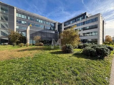 location bureaux 350 m² à 2 779 m²