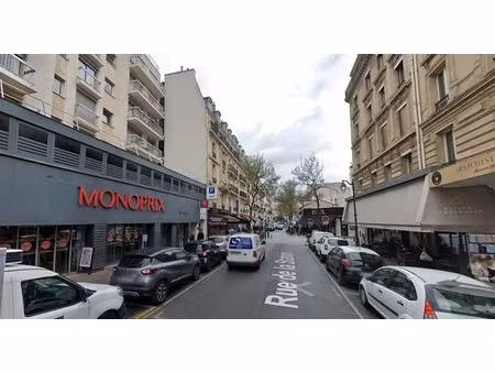 location commerce 115 m²