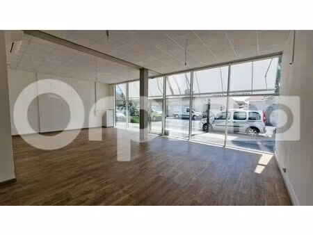 location commerce 85 m²