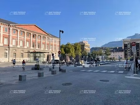 location commerce 50 m²