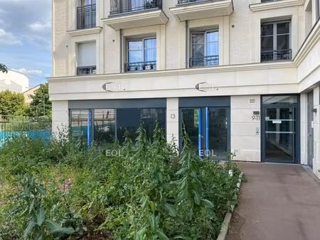 location commerce 141 m²