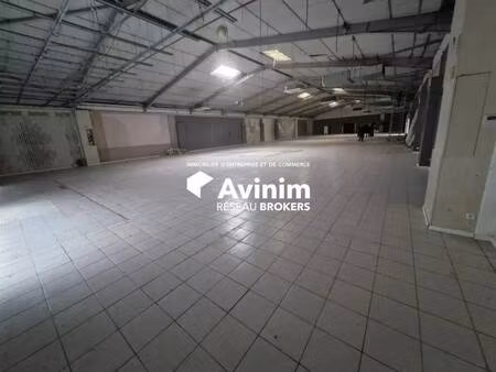 location commerce 1 200 m²