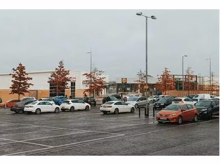 location commerce 950 m²