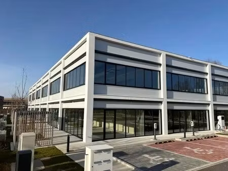 location commerce collegien 77090 104m² à 1921m²