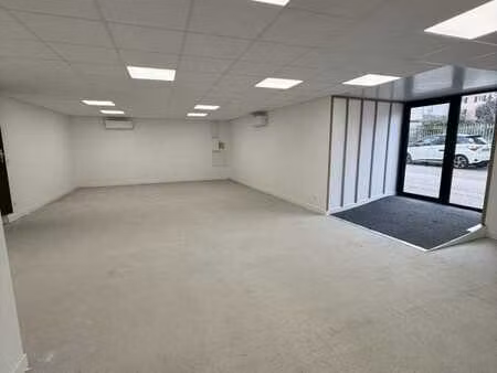location commerce craponne 69290 70m²