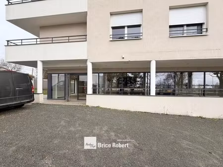location commerce 180 m²