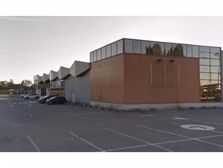 location commerce 1 145 m²