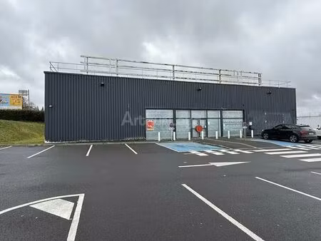 location commerce 576 m²
