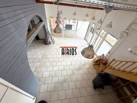 location commerce 114 m²