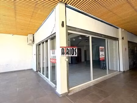 location commerce hyeres 83400 114m²