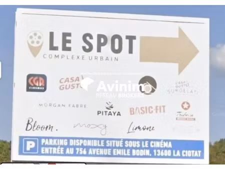 location commerce 284 m²