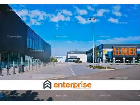 location commerce 200 m² à 742 m²