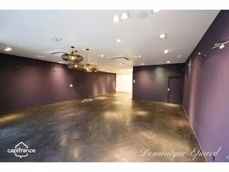 location commerce 155 m²