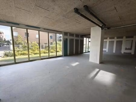 location commerce 132 m²