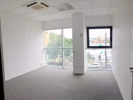 location bureaux 60 m² à 965 m²