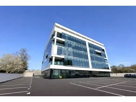location bureaux 300 m² à 3 973 m²