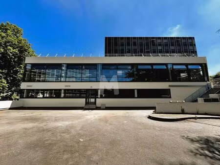 location bureaux 249 m² à 929 m²