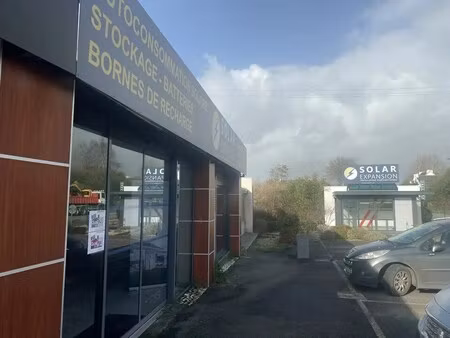 location commerce 136 m²