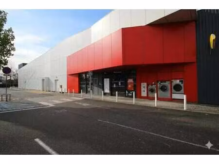 location commerce 1 768 m²