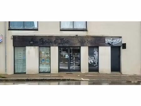 location commerce 118 m²