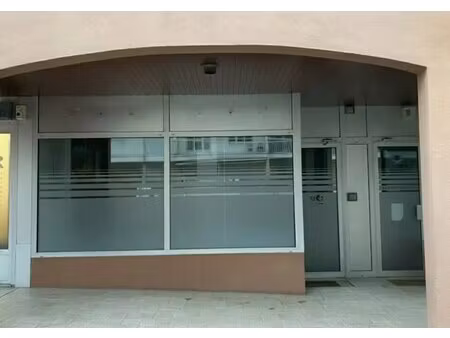 location commerce 120 m²