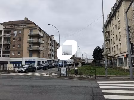 location commerce poissy 78300 110m²