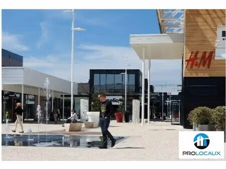 location commerce 113 m²