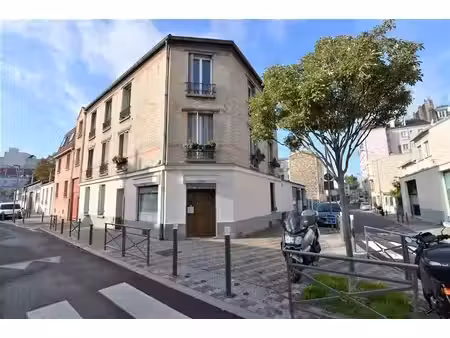 location commerce 63m²