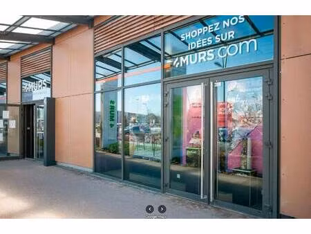 location commerce 800 m²