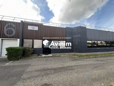 location commerce 259 m²