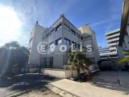 location bureaux 78 m² à 897 m²