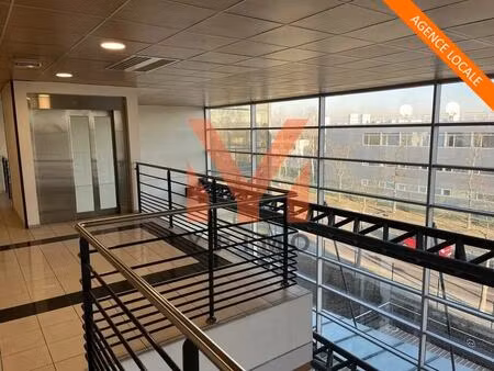 location bureaux 566 m²