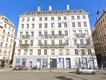 location commerce 210 m²