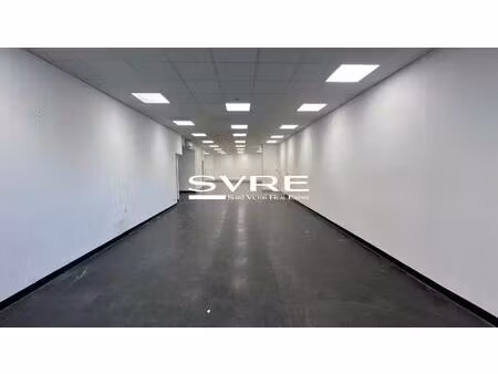 location commerce 122 m²